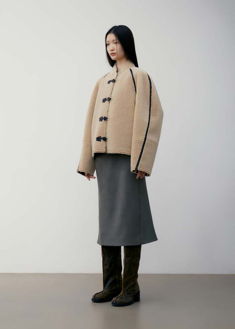 [LOW CLASSIC] /☆24FW SHORT SHEARLING REVERSIBLE COAT/BEIGE 251416_IMG_0787_Reduced.jpg?v=