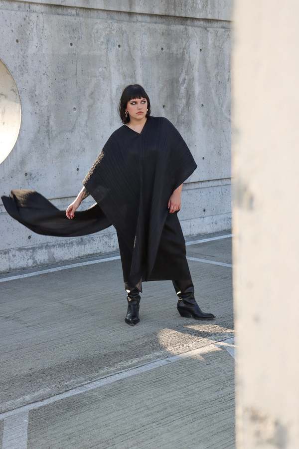 PLEATS PLEASE BASIC MADAME-T ブラックSMALL BASIC MADAME-T SMALL Stole Black – The official ISSEY MIYAKE