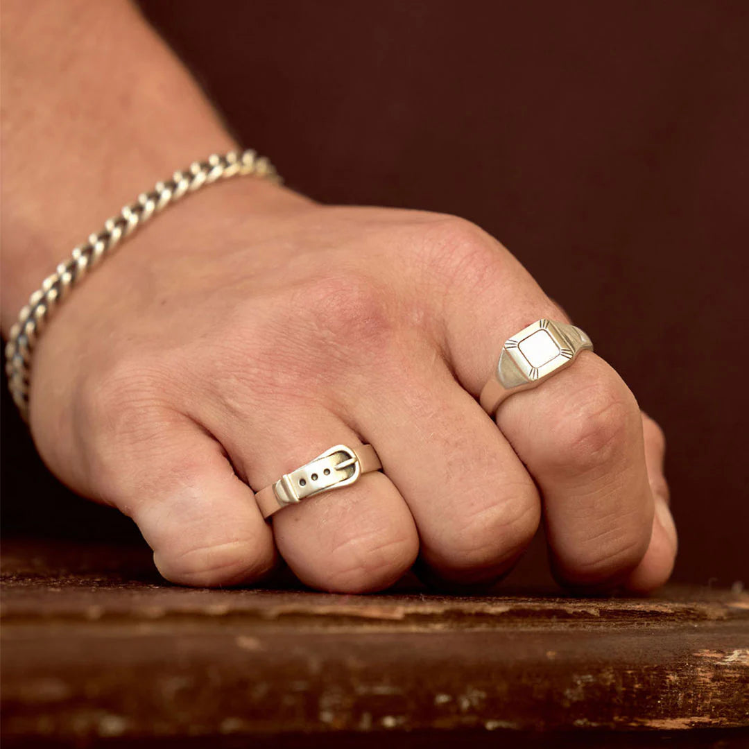 【Serge DeNimes】シールドリング Serge DeNimes Silver Warrior Ring | Urban Outfitters UK