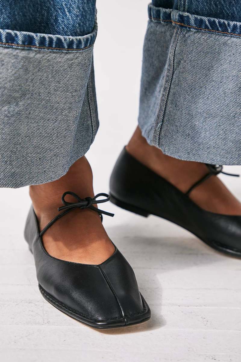 フラットシューズ ALOHAS Woman Ballet flats Black S100776 04 ALOHAS Sway Ballet Flats - Black | Garmentory