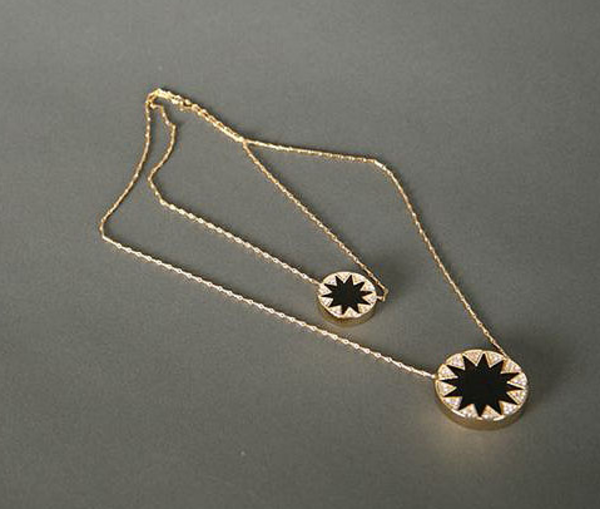 House of Harlow 1960 Double Sunburst Pendant Necklace  display picture 3