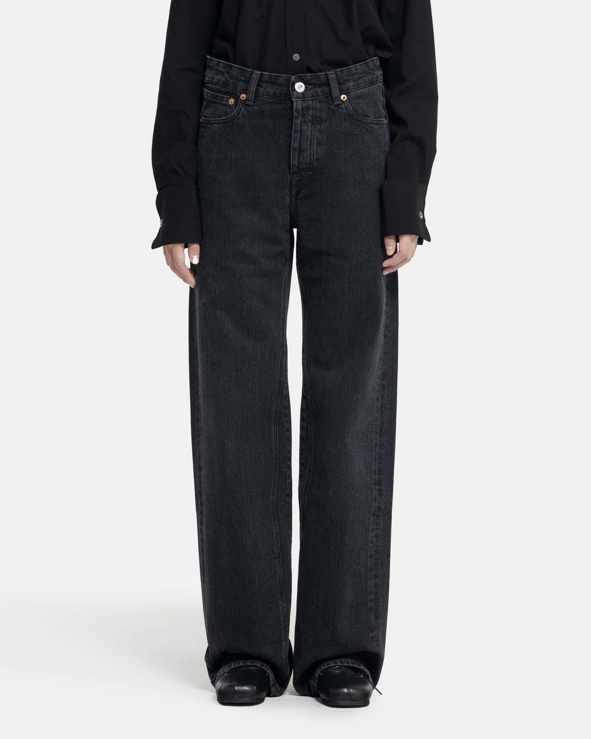 Treble-Cut-Jeans-in-Black-