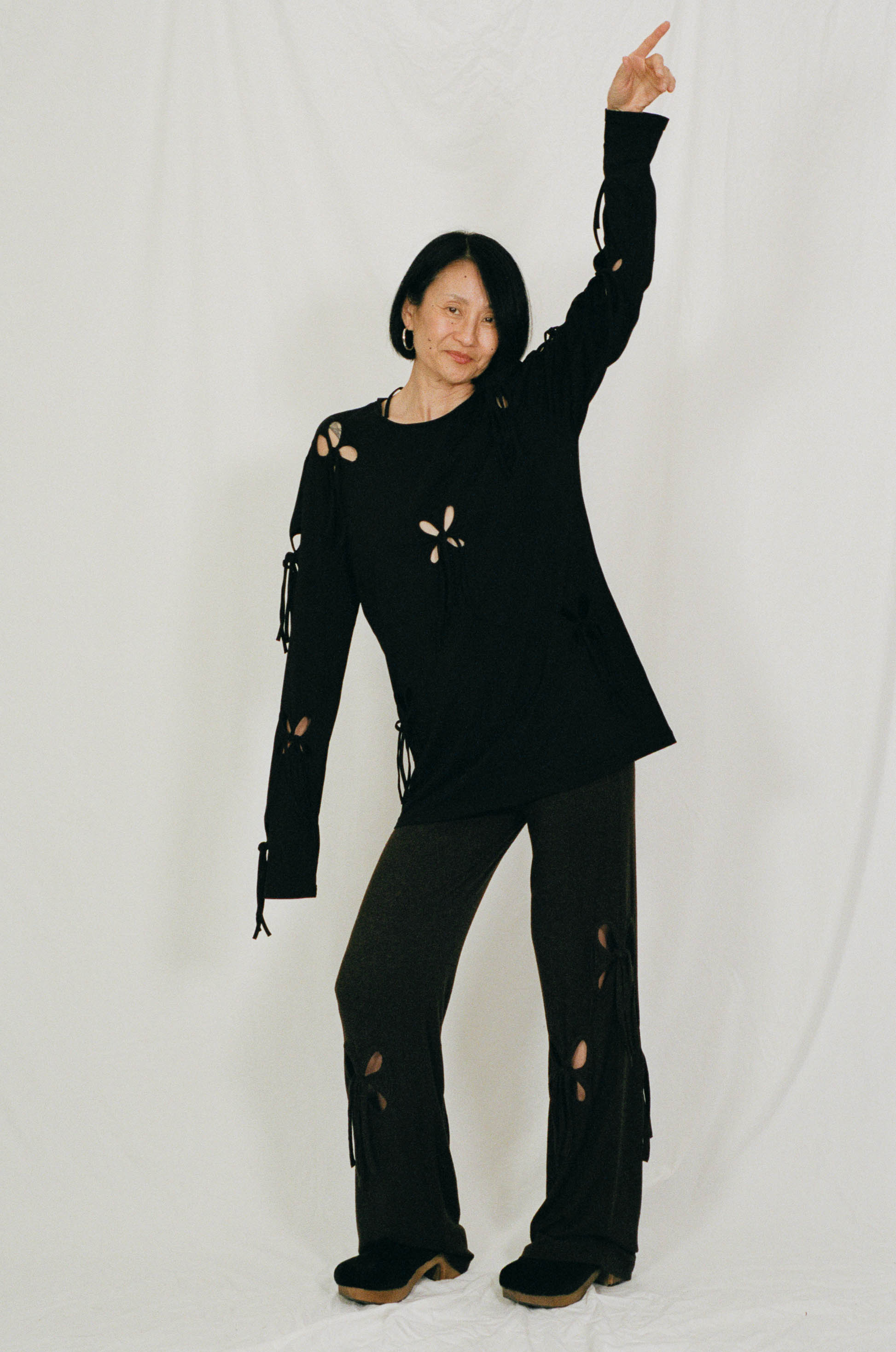 【関税込み】J.Kim ブラック Petal 長袖 トップス J.Kim ~ Petal Black Long Sleeve | MAIMOUN