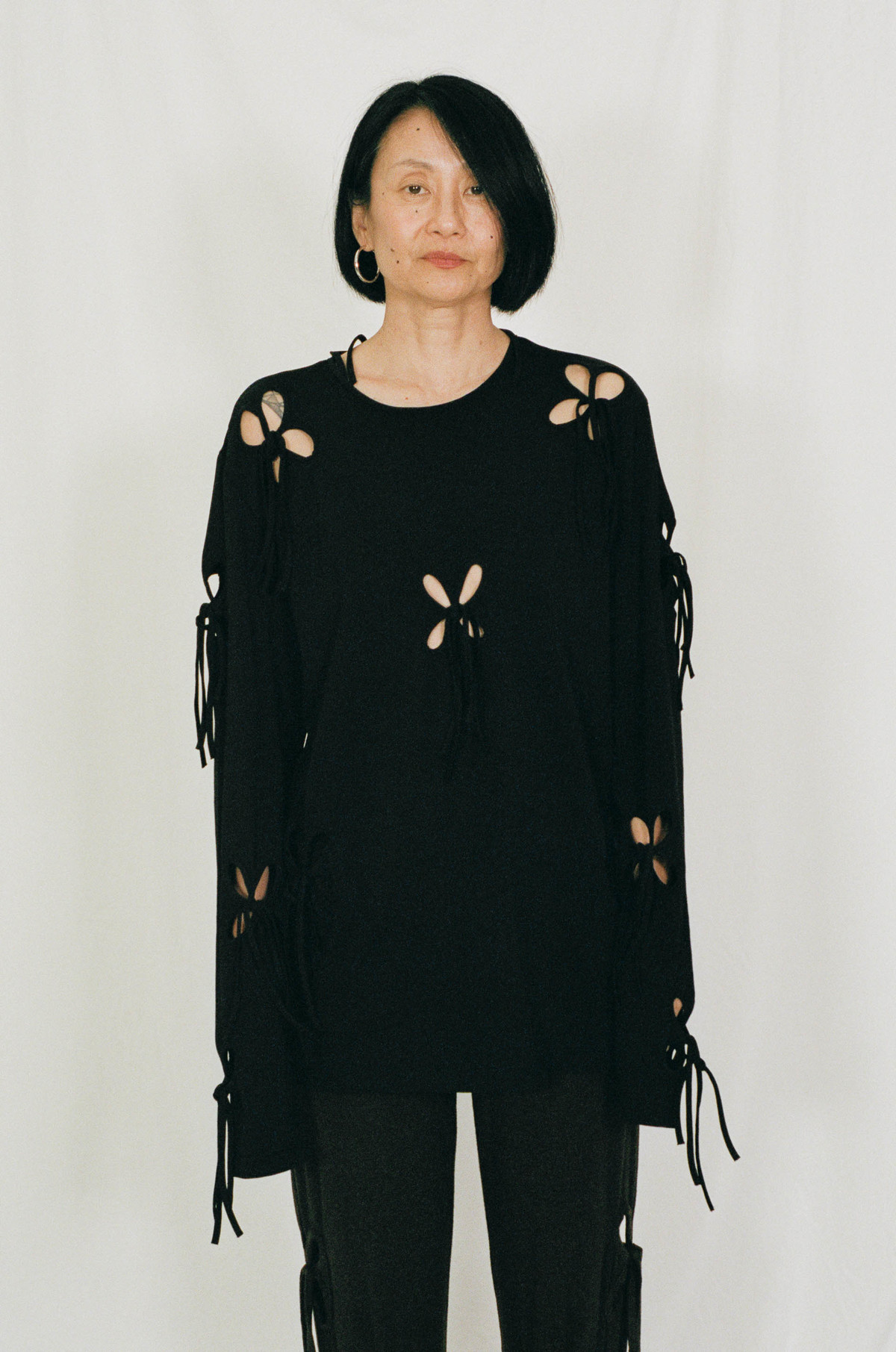 【関税込み】J.Kim ブラック Petal 長袖 トップス J.Kim ~ Petal Black Long Sleeve | MAIMOUN