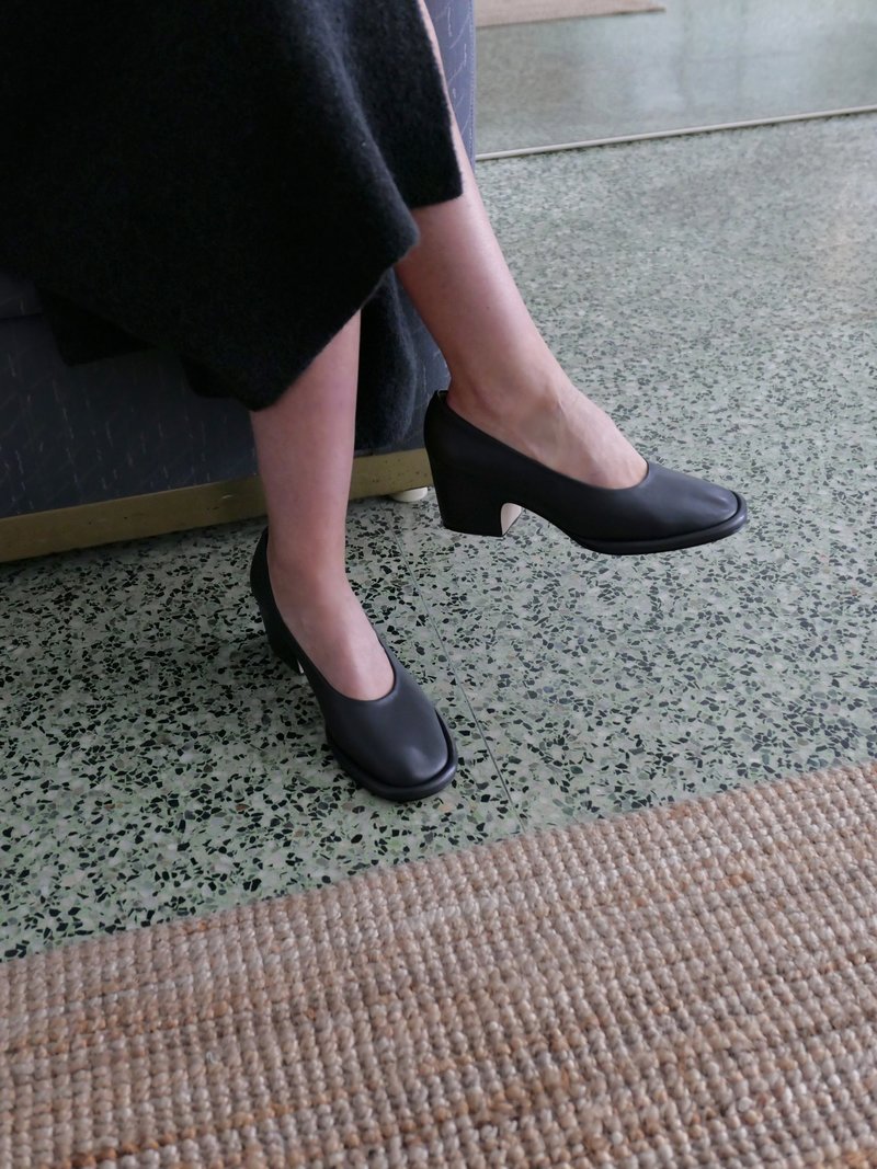 Lauren Manoogian ARCH PUMP - INK | Garmentory