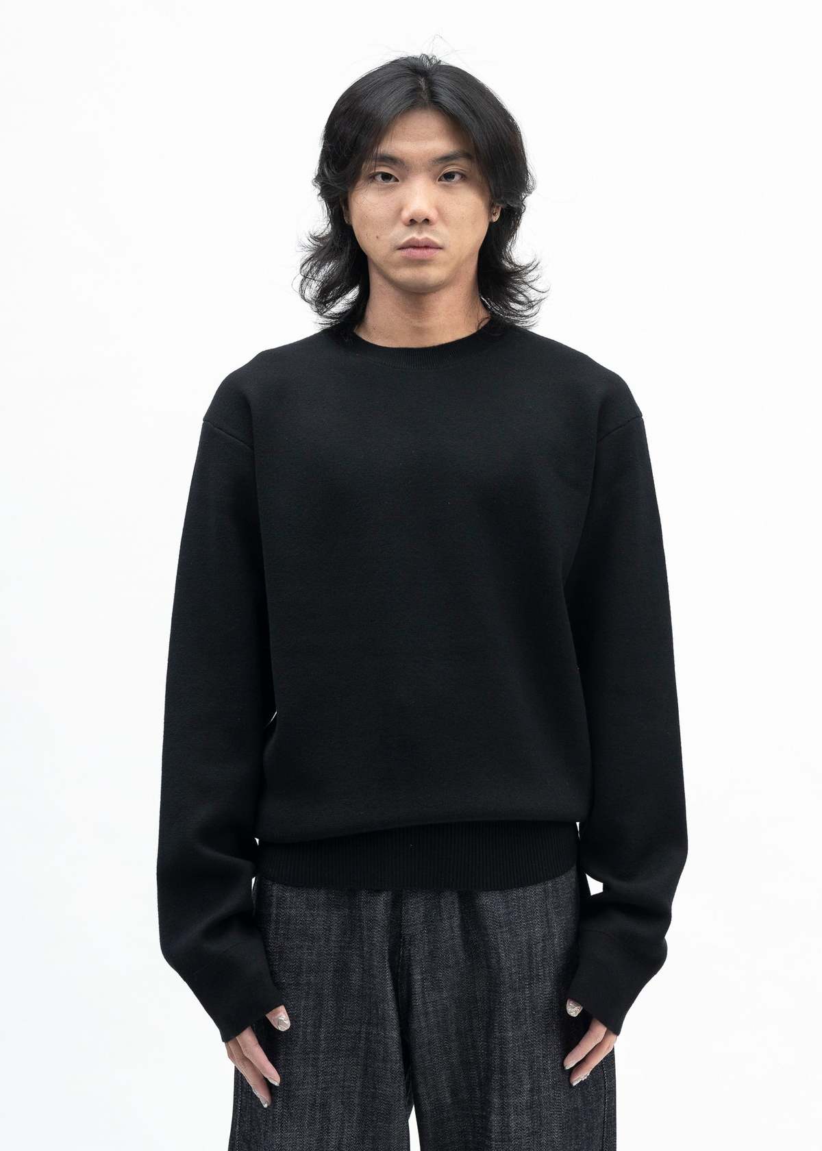BLACK-KNITTED-CREWNECK-JUMPER-