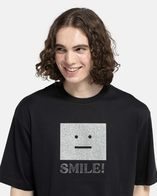 (アクネ) Acne Studios Face Smile ロゴ Tシャツ CL0286 Acne Studios Smile Face Logo T-Shirt - Black | Garmentory