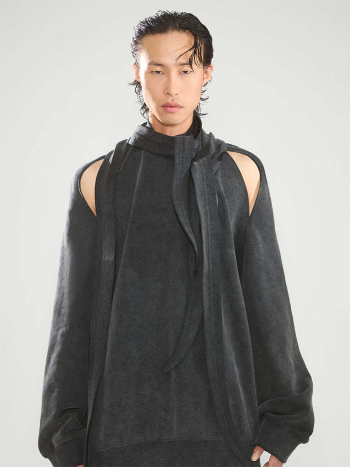 y/project Multiscarf Pinched ロゴスウェットシャツ Y/Project Multiscarf Pinched Logo Sweatshirt - Vintage Black