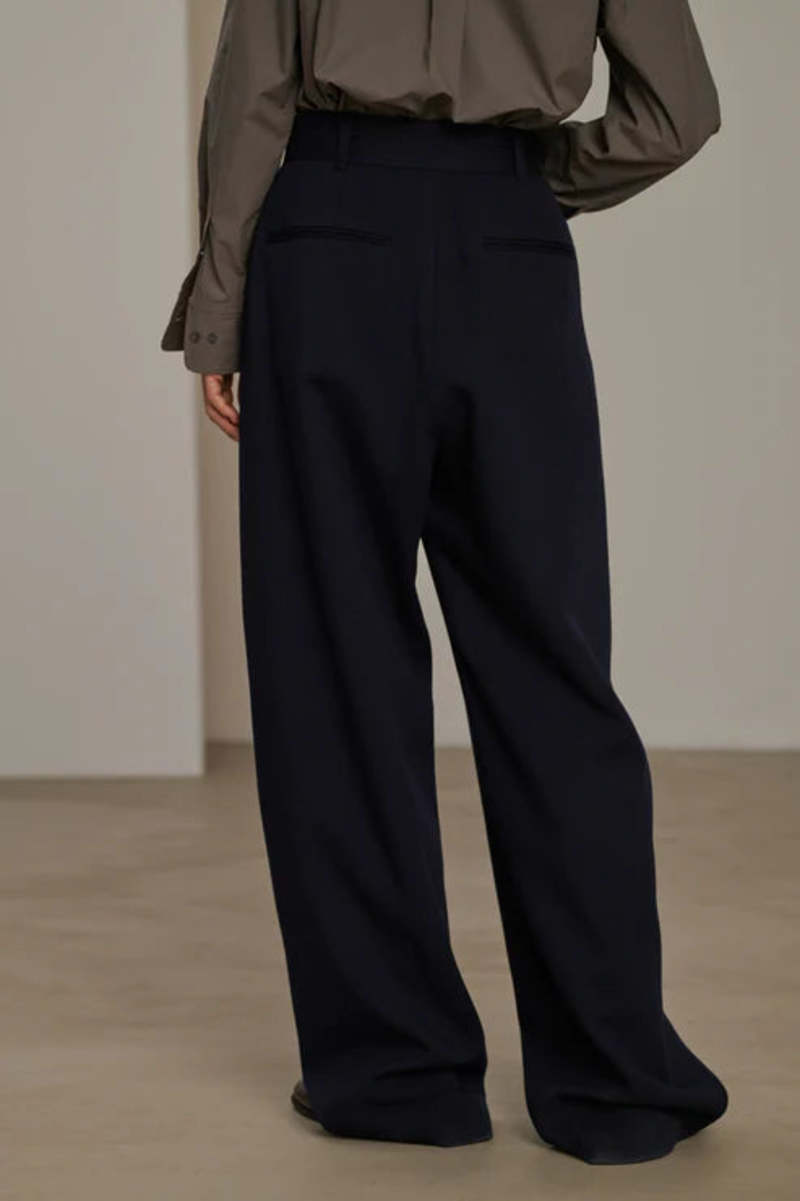 パンツ soeur FW25 COLE PANT BELTED (PAN0173COLE GRI0125W) soeur Cole Trousers - Navy | Garmentory