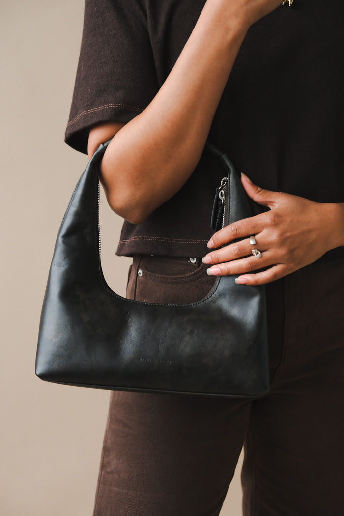 MARGE SHERWOOD ■ HOBO SHOULDER_トートバッグ Marge Sherwood Hobo shoulder bag glossy black crinkle | Pipe