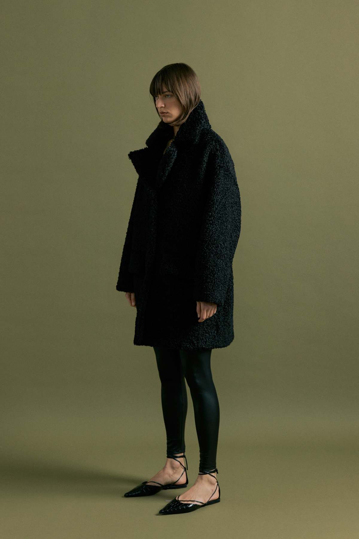 ムートン・ファーコート MOLLIOLLI MANI double collar fur half coat black MOLLIOLLI Mani Double Collar Fur Coat - Black | Garmentory