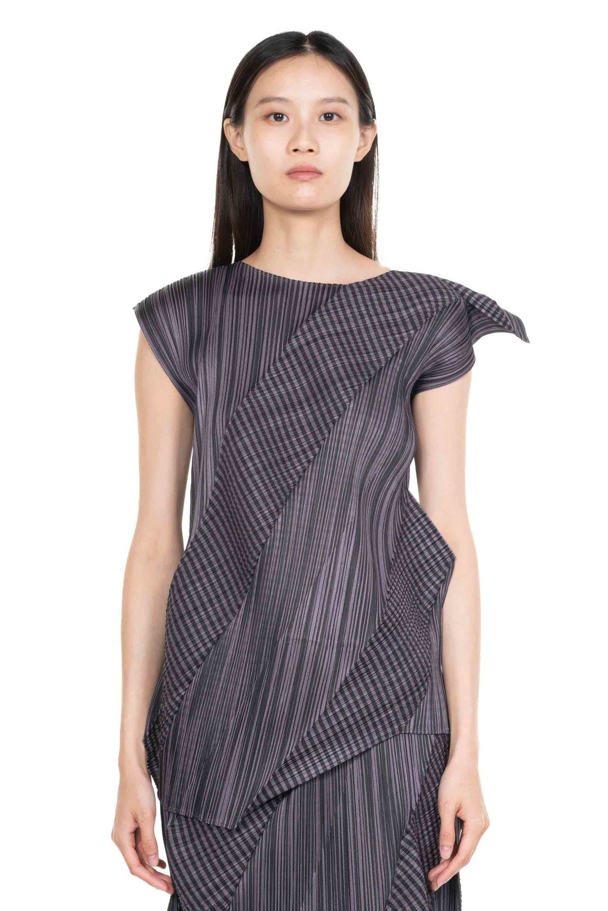PLEATS PLEASE ISSEY MIYAKE◆24AW/COSMIC RAYS/カットソー/--/ポリエステル/GRY/PP43JK441 COSMIC RAYS – ISSEY MIYAKE ONLINE STORE