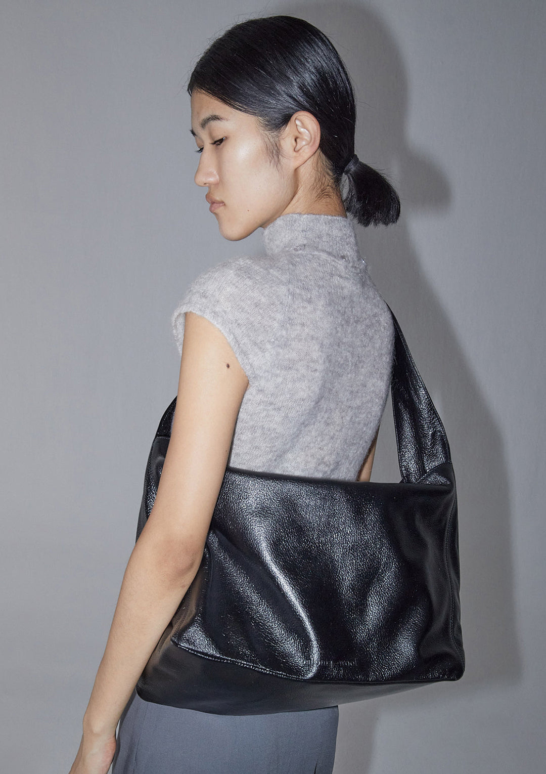 Paloma wool 光沢のある黒のトートバッグ PHILANA-Black shopping bag with multiposition handles – Paloma Wool