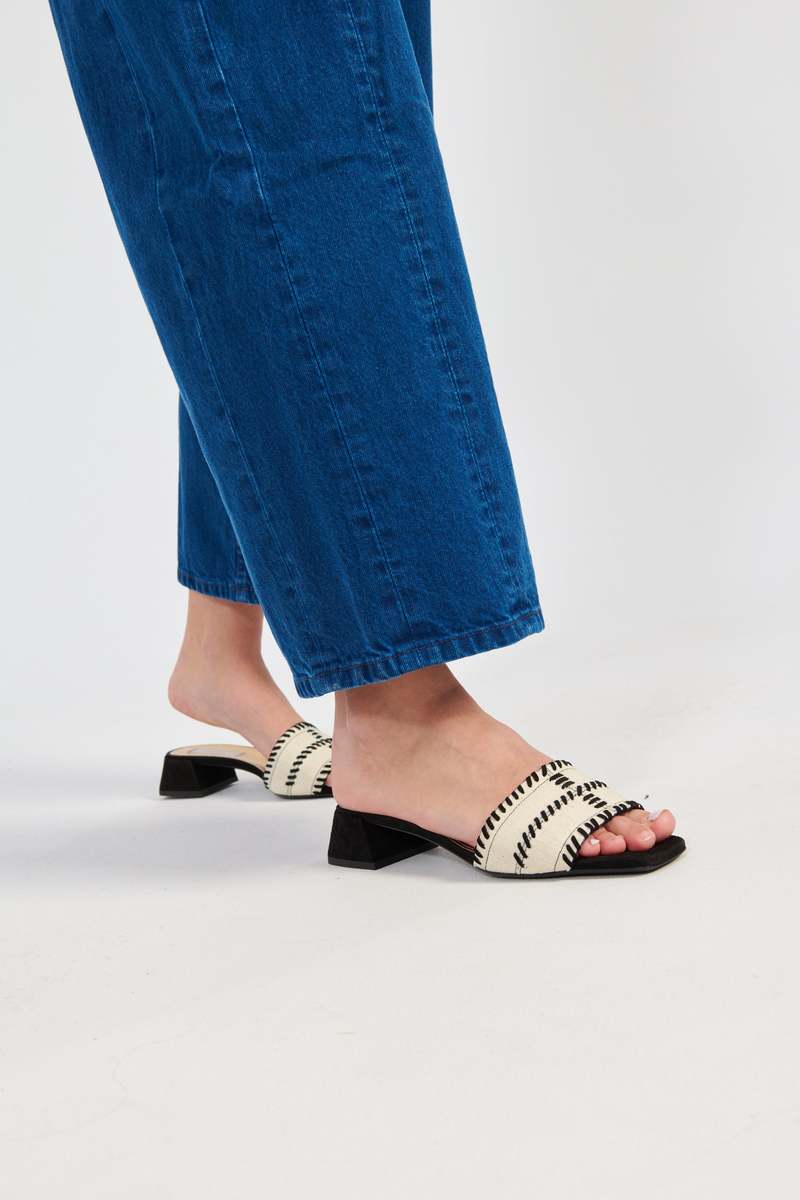 Suzanne Rae Whip Stitch Slide - Black/Cream