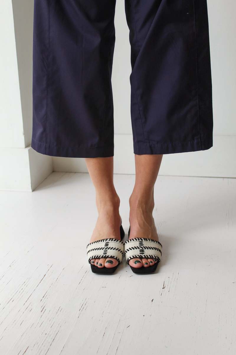 Suzanne Rae Whip Stitch Slide - Black/Cream