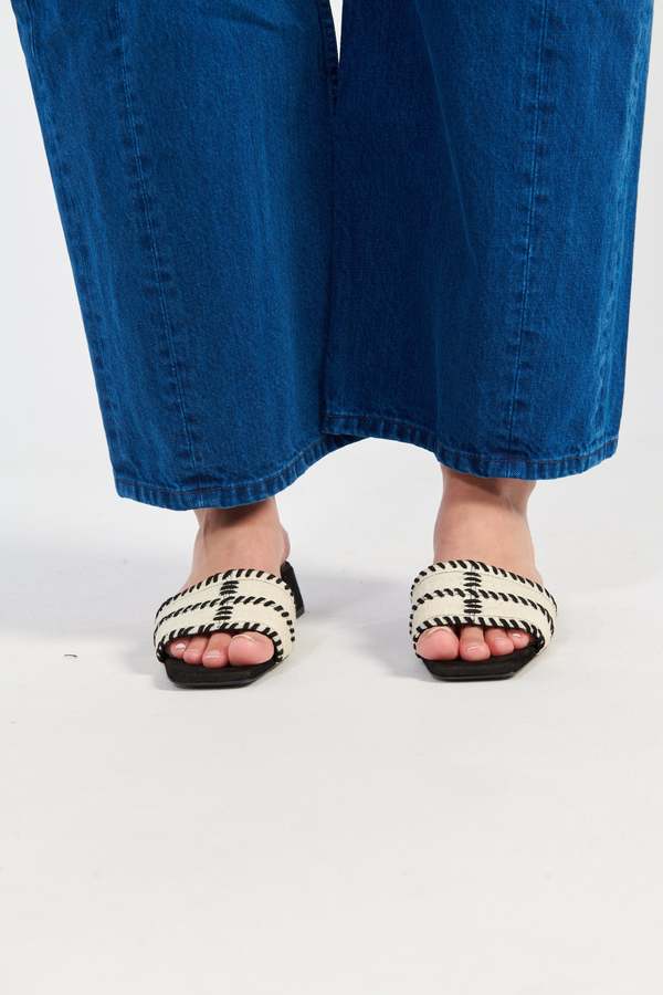 Suzanne Rae Whip Stitch Slide - Black/Cream