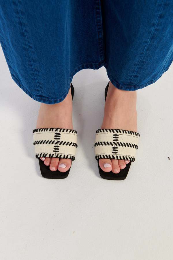 Suzanne Rae Whip Stitch Slide - Black/Cream