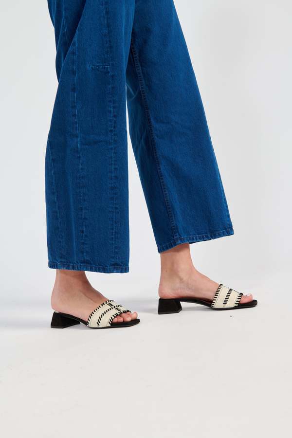 Suzanne Rae Whip Stitch Slide - Black/Cream
