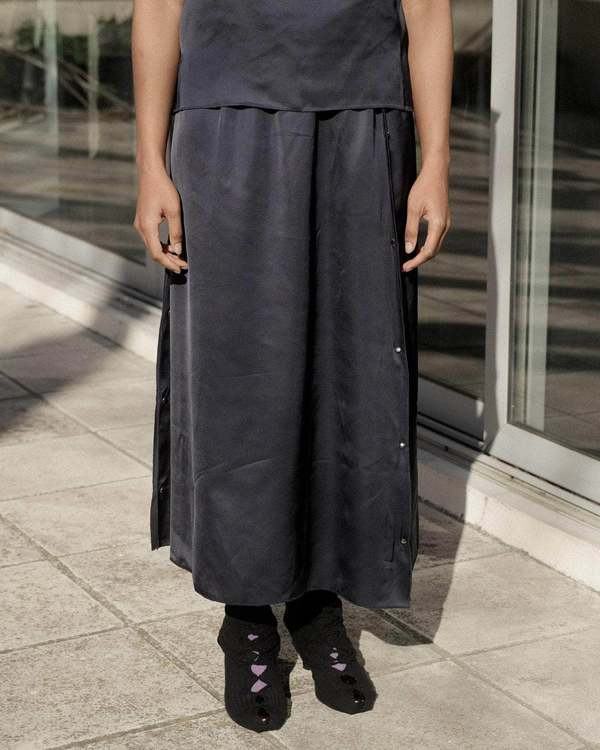 【タグ付き】BASERANGE CLAVO SKIRT Baserange Clavo Skirt - Blue Black | Garmentory