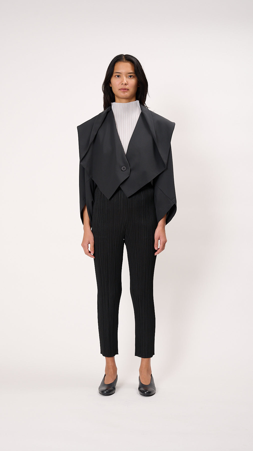 ISSEY MIYAKE - CFCL ショートカーディガン タグ付き　サイズ1 Issey Miyake Seamless Cardigan - Charcoal | Garmentory