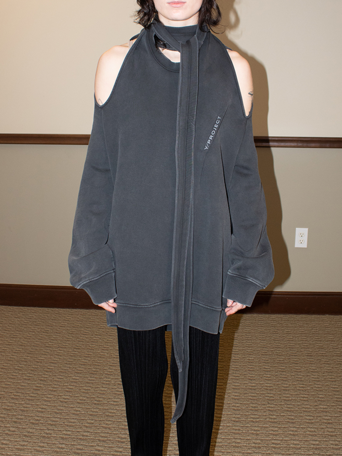 Y/Project Multiscarf Pinched Logo Sweatshirt - Vintage Black