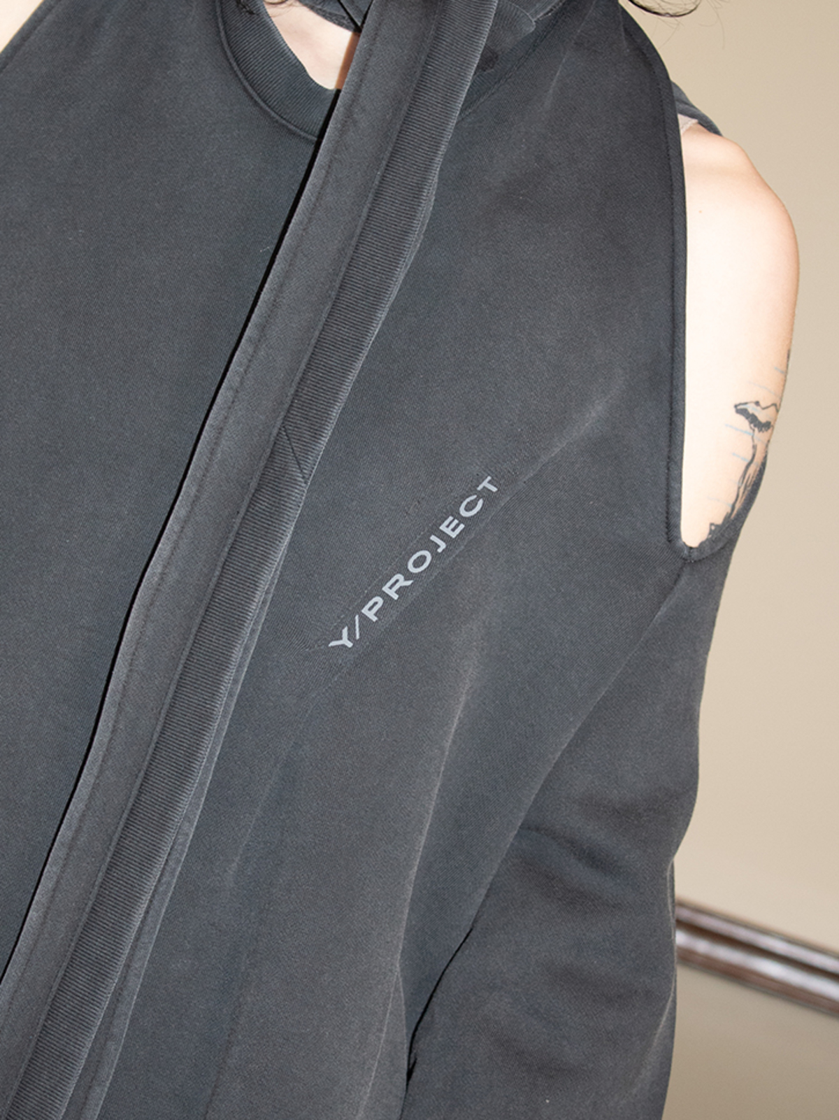 Y/Project Multiscarf Pinched Logo Sweatshirt - Vintage Black