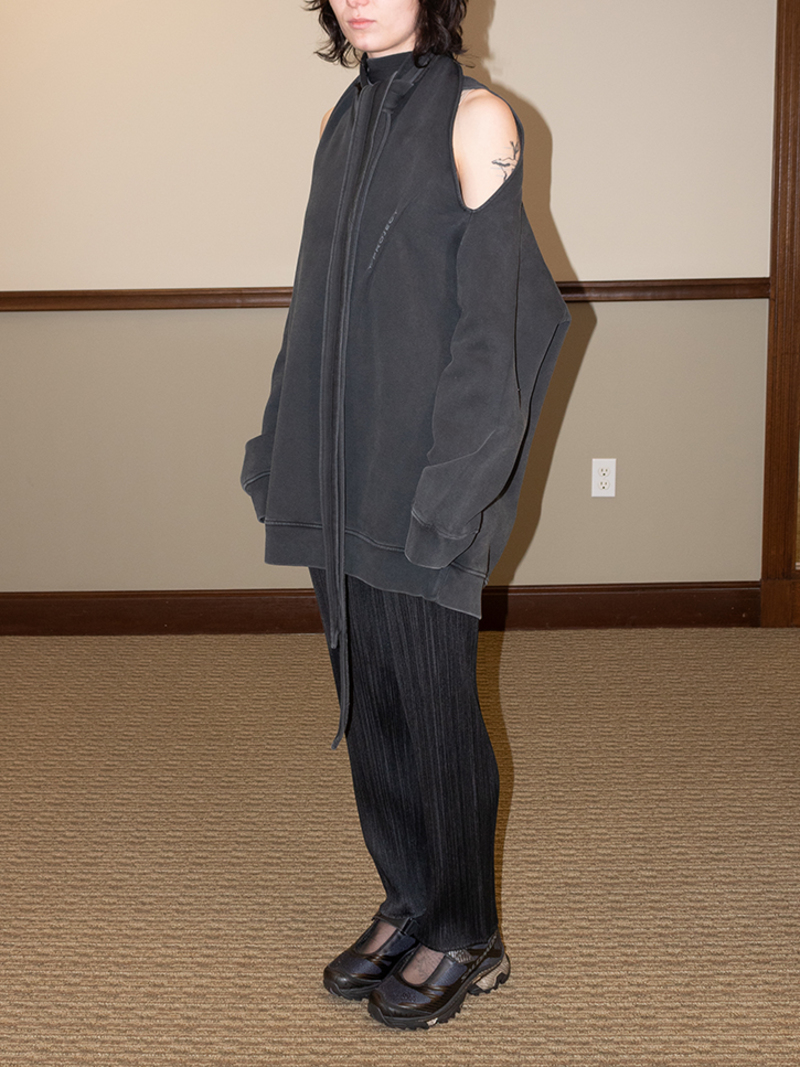 y/project Multiscarf Pinched ロゴスウェットシャツ Y/Project Black Multiscarf Pinched Logo Sweatshirt Y/Project