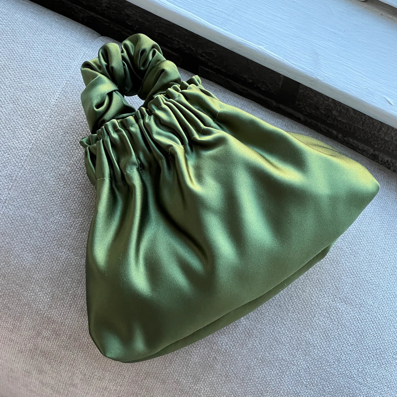 カナダにてハンドメイド【Bronze Age】Halo Satin Scrunchie Bag A Bronze Age Halo Mini Satin Bag, Scrunchie Evening Purse