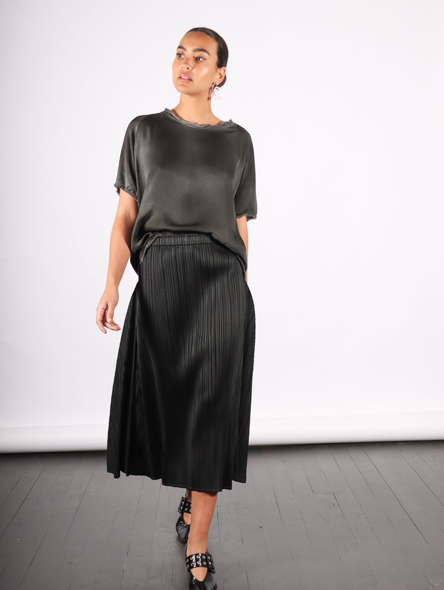 PLEATS PLEASE ISSEY MIYAKE ブラック ロングスカート PLEATS PLEASE ISSEY MIYAKE（ロングスカート）のフリマアイテム一覧