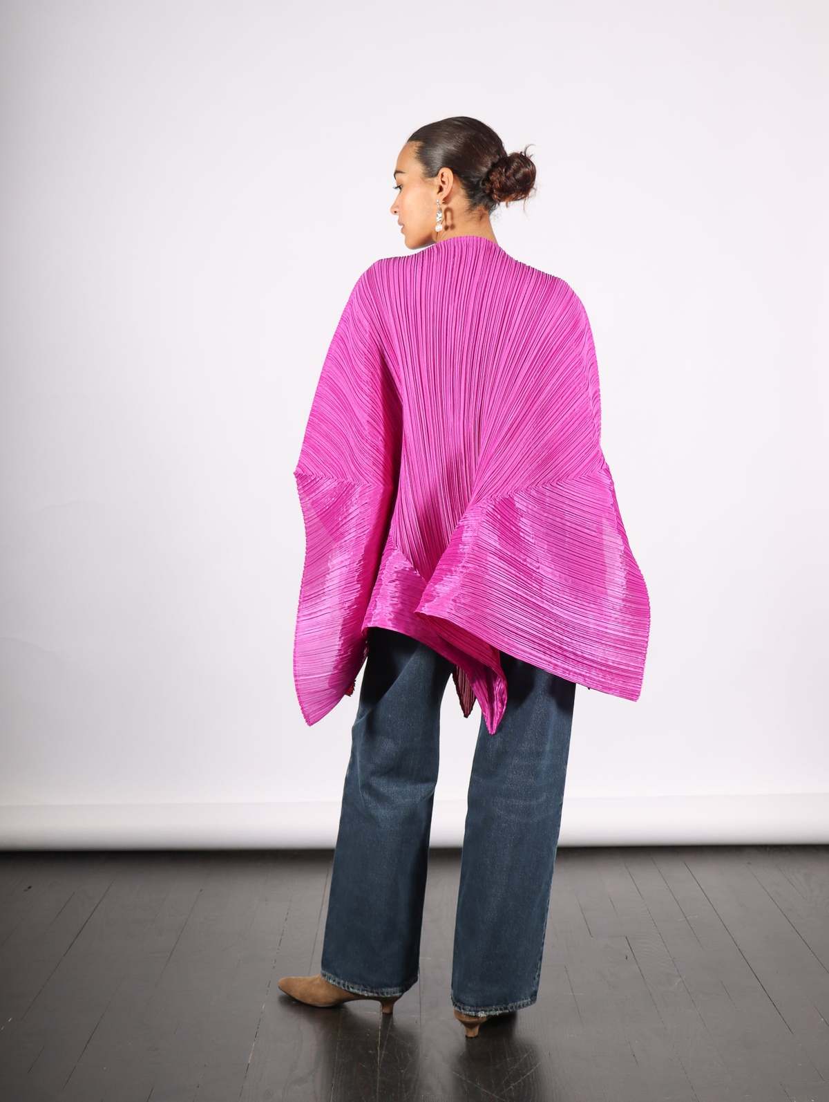 新品　プリーツプリーズ　STELLA SCARF スカーフ　トップス Pleats Please by Issey Miyake Stella Scarf - Magenta