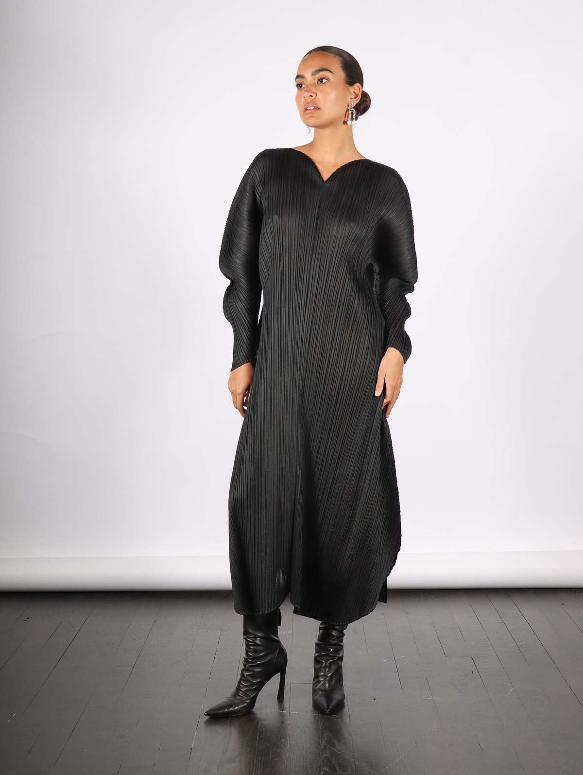 【未使用級】PLEATS PLEASE♡ISSEY MIYAKE ♡長袖♡L Pleats Please by Issey Miyake Wormhole Dress - Black | Garmentory