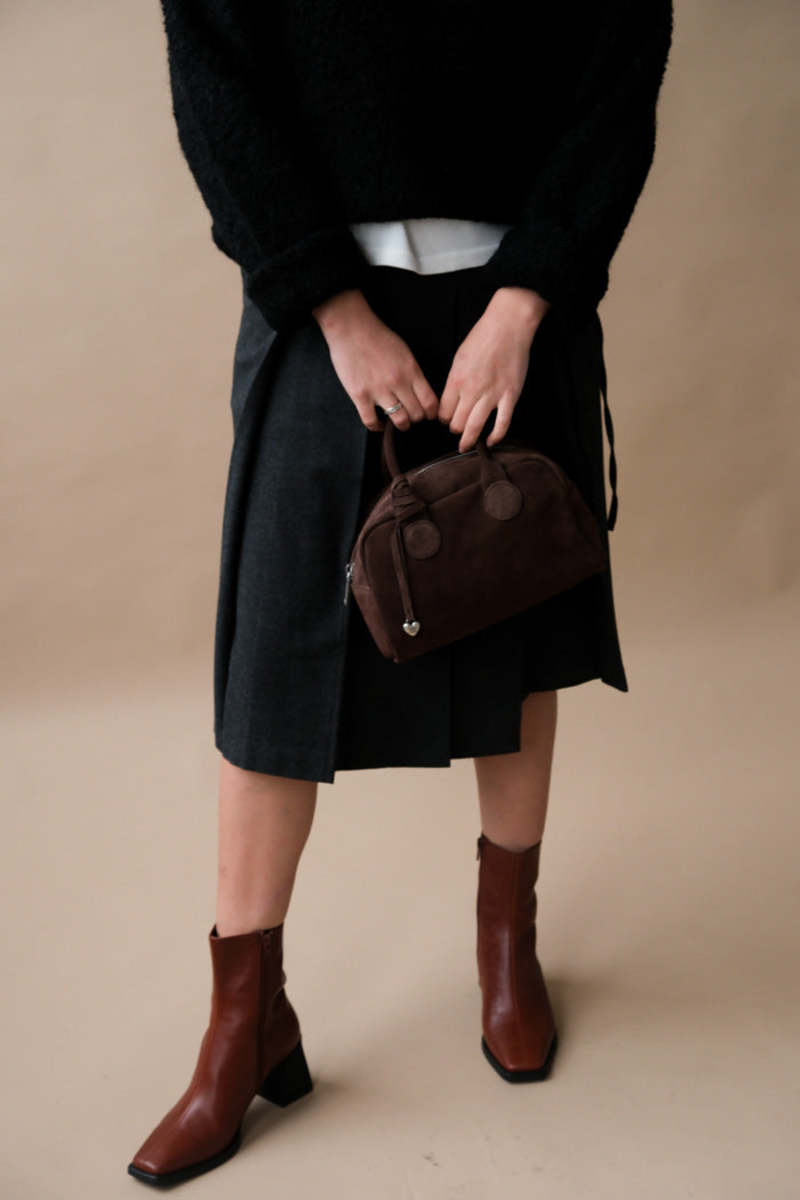 ★MARGE SHERWOOD★ SOFT BOWLING BAGcocoa corduroy suede DD04 MARGESHERWOOD - SOFT BOWLING BAG | HBX - Globally Curated