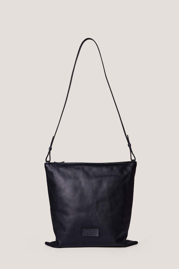 トートバッグ MM6  Tote Pillow in smooth leather 18142549_38730401_600.jpg