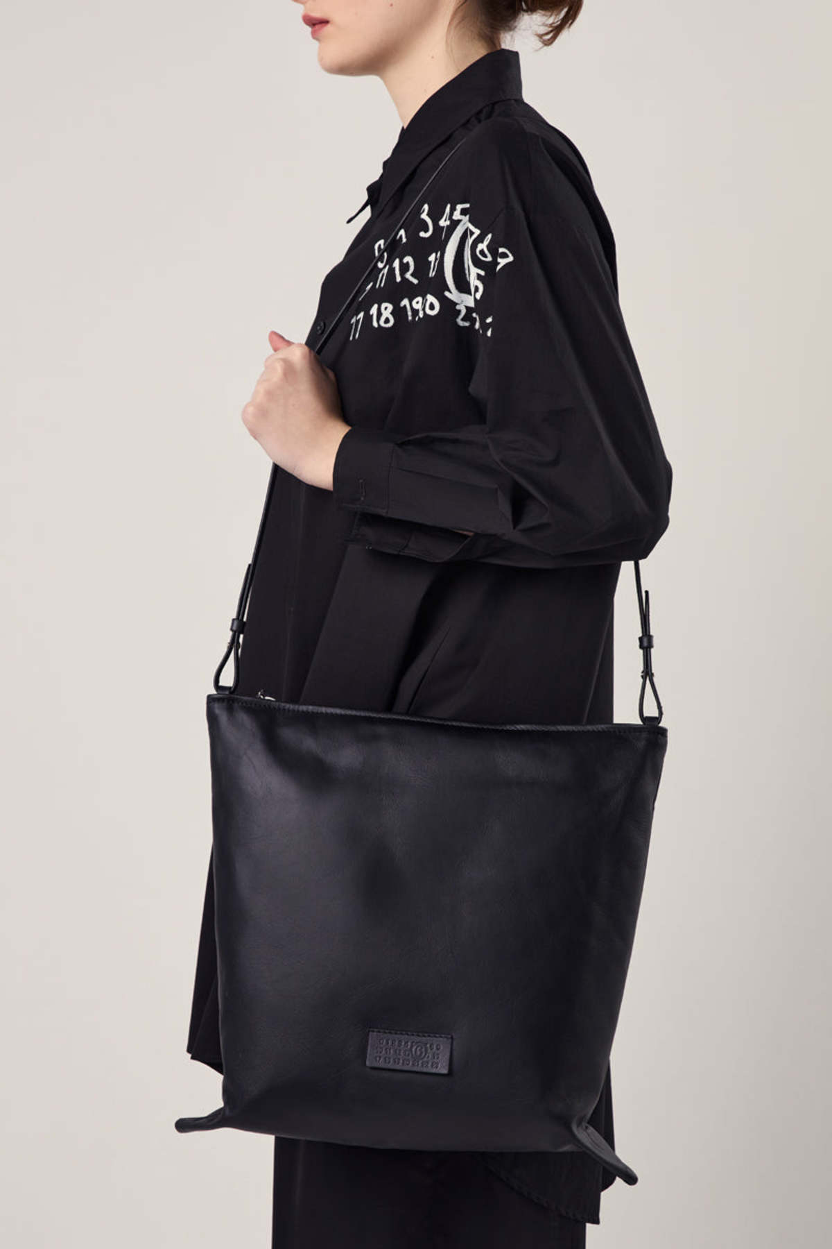 トートバッグ MM6  Tote Pillow in smooth leather MM6 Maison Margiela Pillow Leather Clutch Bag - Brown