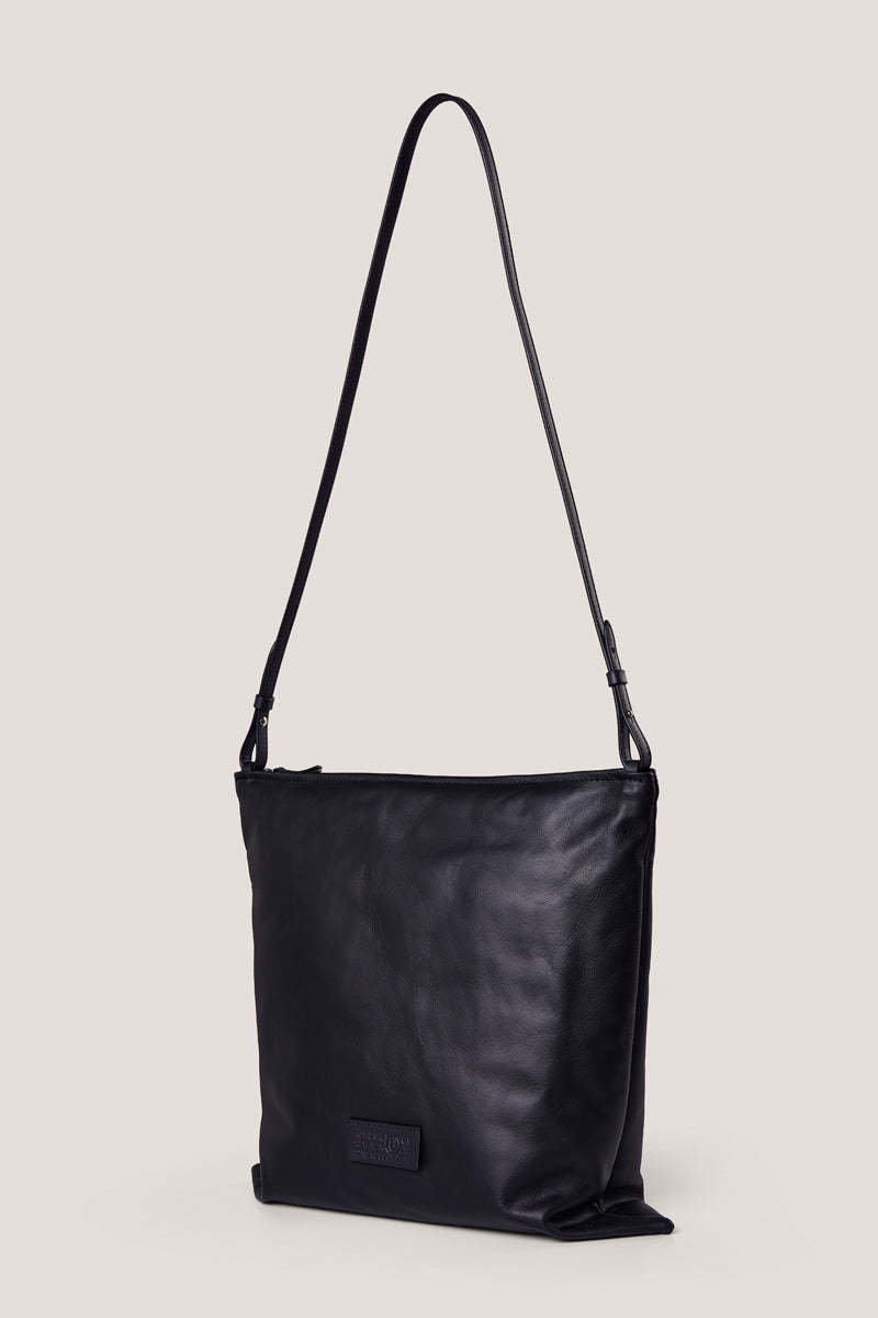 ★関税込【MM6】pillow clutch bag MM6 Maison Margiela Pillow Leather Clutch Bag | Brown | FARFETCH