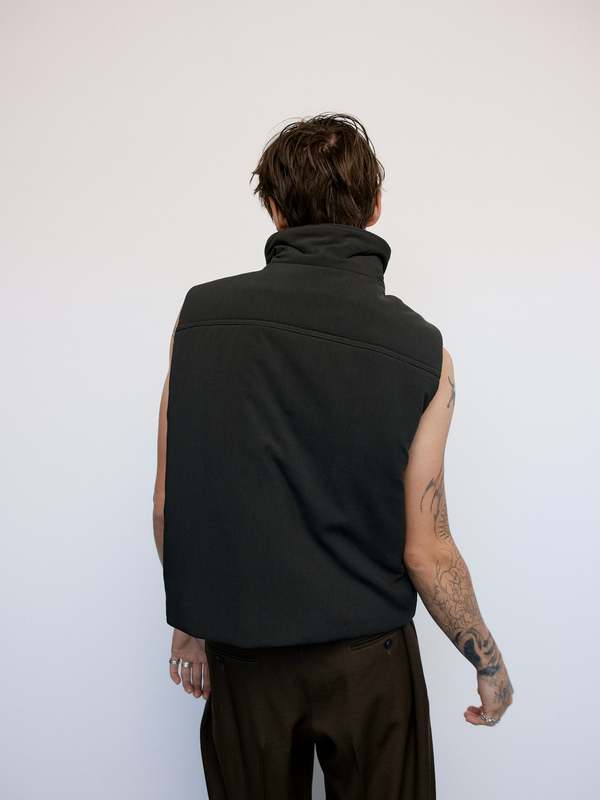 【LEMAIRE】ブラック ベスト Lemaire Dark Espresso Wadded Gilet - BLACK | Garmentory