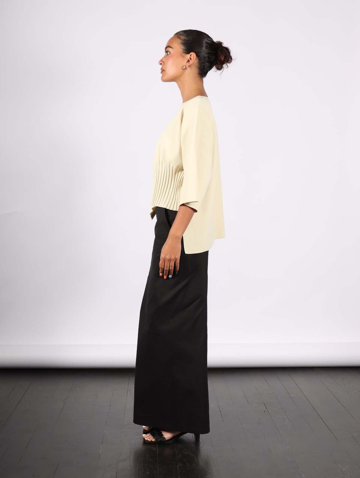 ISSEY MIYAKE ベージュ 長袖トップス Issey Miyake Lithe Top - Cream | Garmentory