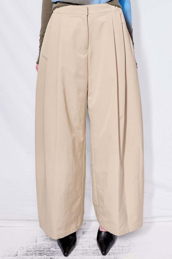 Beige-Two-Tuck-Balloon-Pant-
