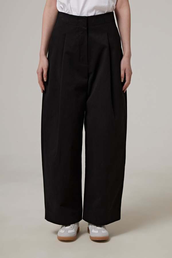 Studio Nicholson CONTINUITY PANTS - DEEP PLEAT VOLUME ANKLE CROP