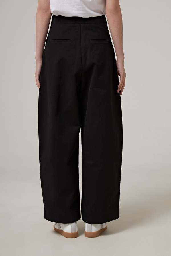 Studio Nicholson CONTINUITY PANTS - DEEP PLEAT VOLUME ANKLE CROP