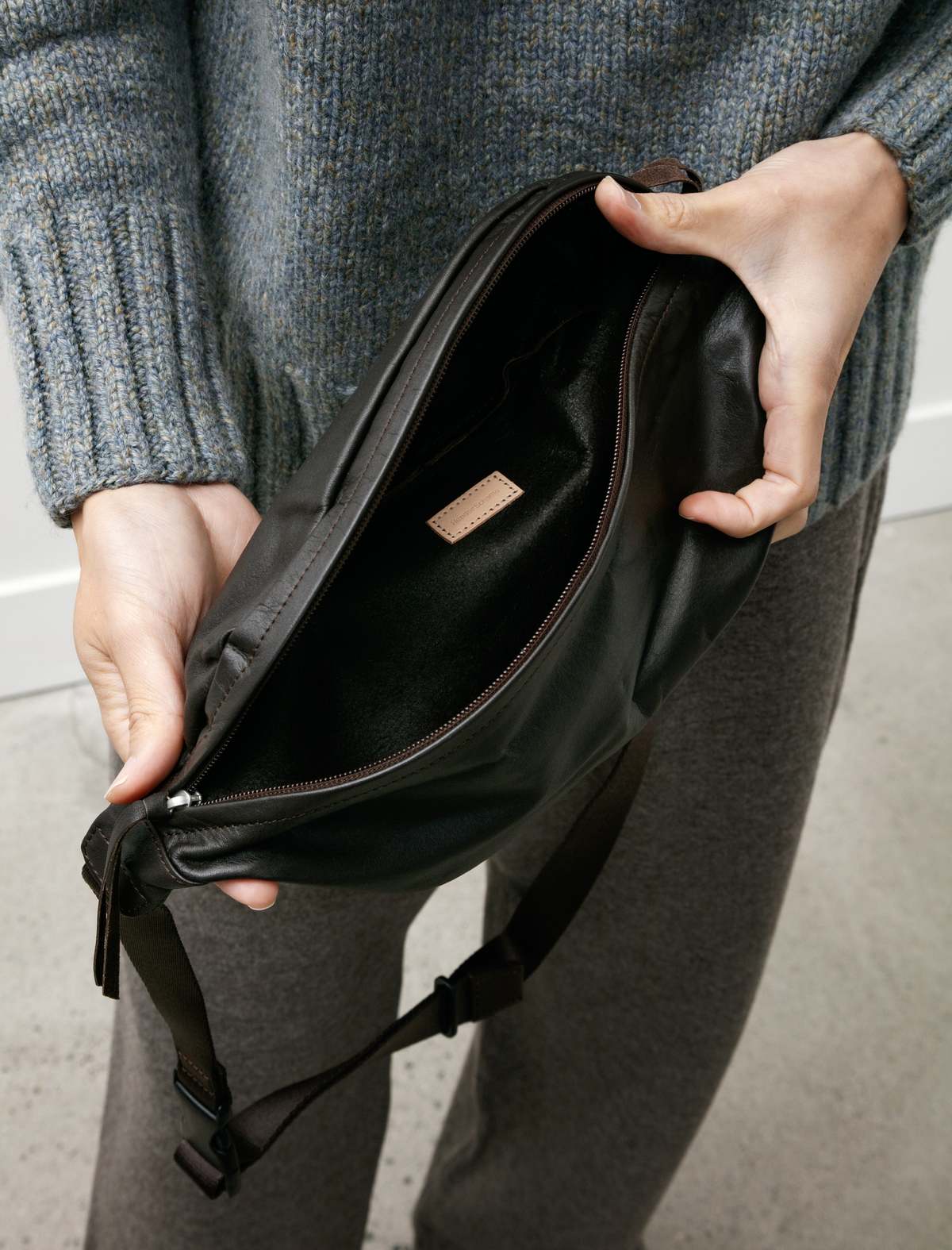 チョコHender Scheme cow waist pouch Hender Scheme / エンダー