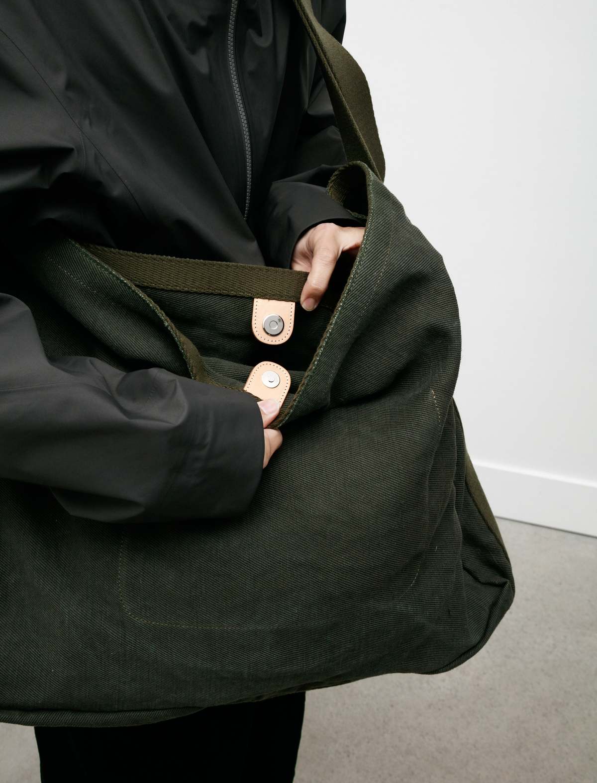 Hender Scheme shoulder bag bigステッカー Hender Scheme (エンダースキーマ) square shoulder bag big