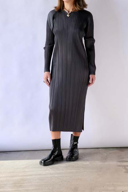 ワンピース theredthread S oval pleats dress gray THEREDTHREAD / ザレッドスレッド】S oval pleats dress
