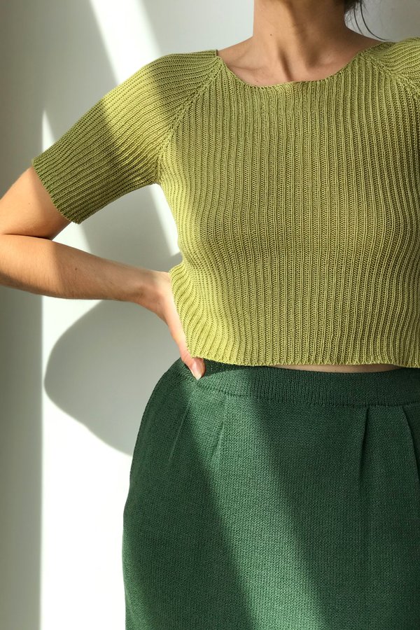 Piper Dalton Designs Piper Dalton Cropped Linen Tee in Avocado Piper Dalton Designs Piper Dalton Cropped Linen Tee in Avocado