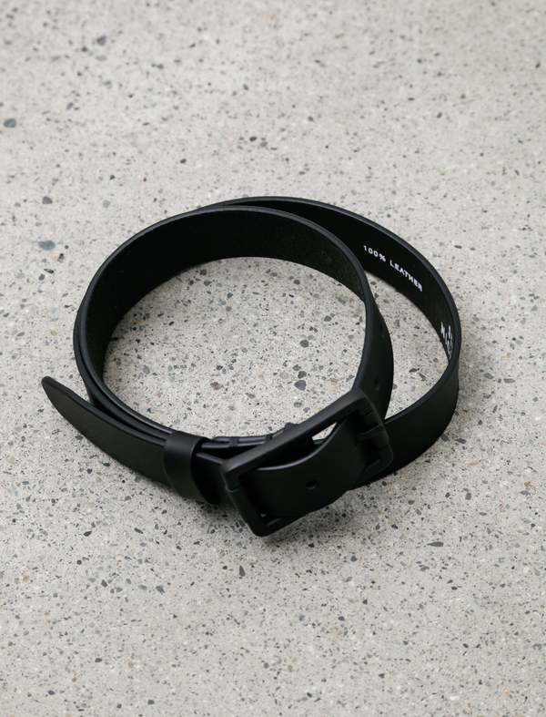 STUDIO NICHOLSON｜ (LEATHER BELT DARKEST NAVY (971)) Studio Nicholson Leather Belt In Darkest Navy | Tula's