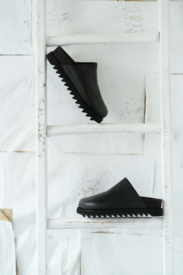 Guidi BRK06 Closed Toe Slide - Black | Garmentory