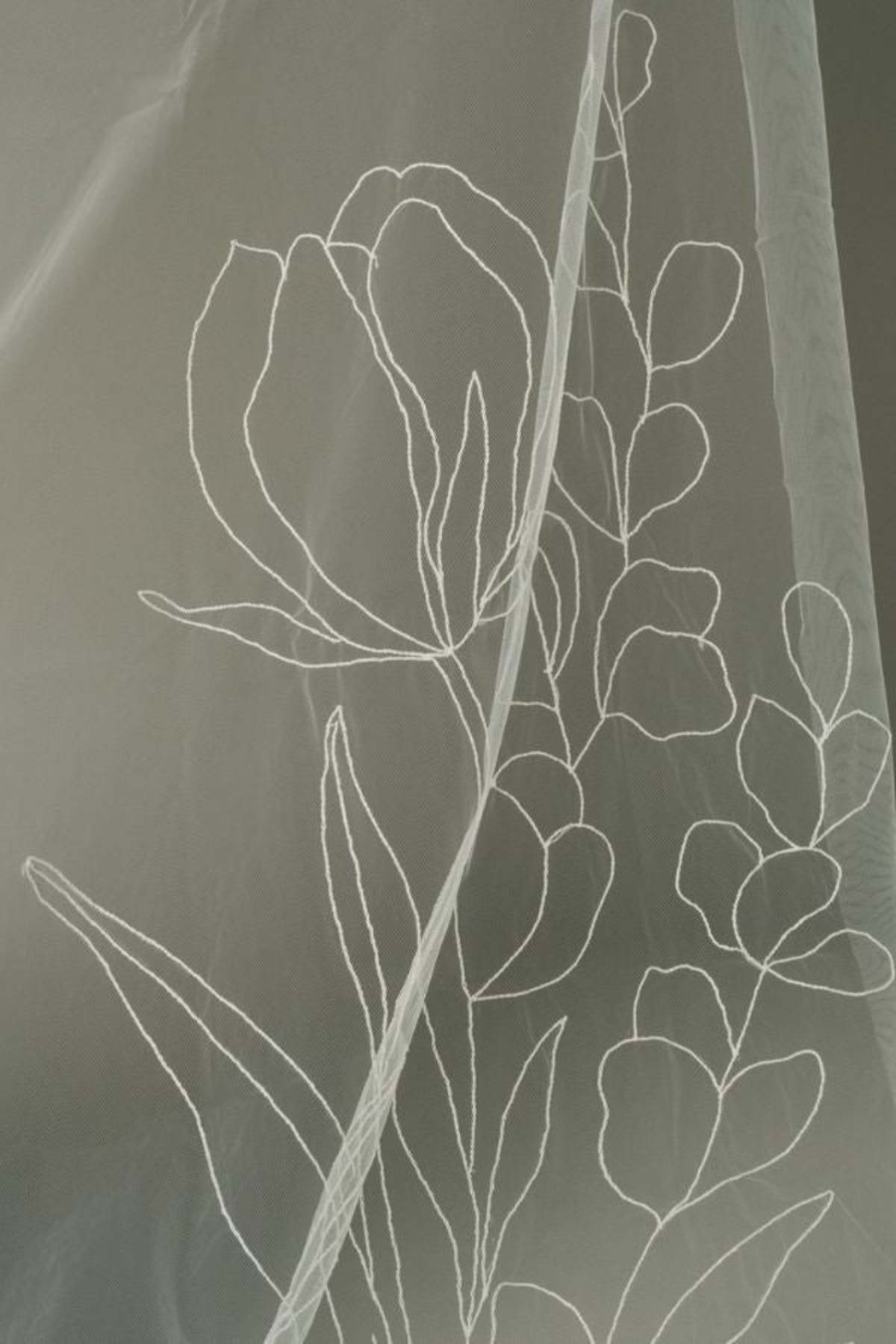 Ofrenda Bloom Line Embroidery Veil | Garmentory display picture 1