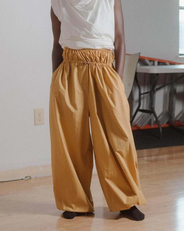 BASERANGE AIR パンツ Baserange Air Pants - Sighs Yellow | Garmentory