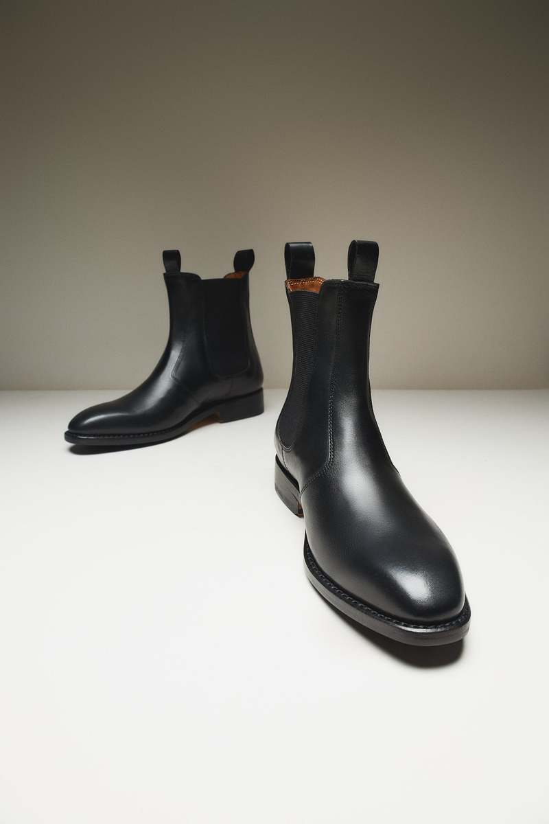 SAJA Chelsea Boots - Black