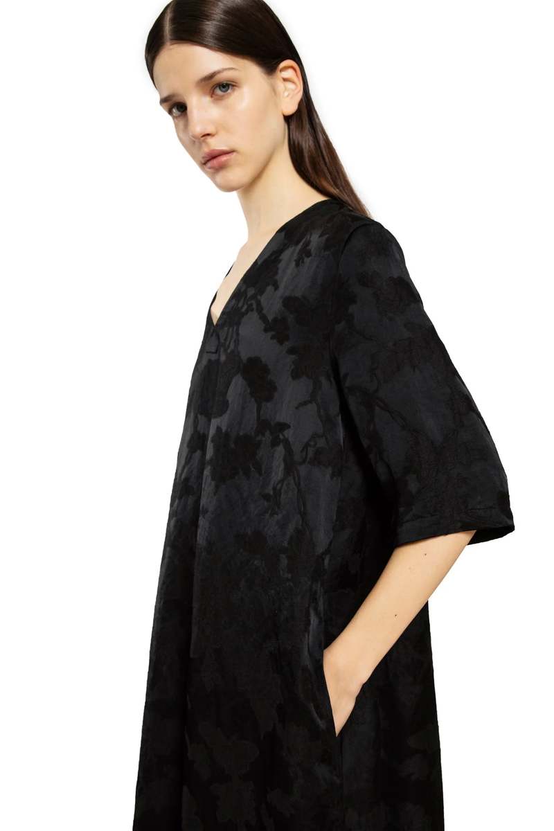 ワンピース UMA WANG Woman Dress Black UW5081 UW900 Uma Wang black dress with sculptural front drape — spring
